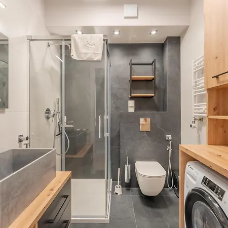 Sunset Vi, Nadmorska 98a