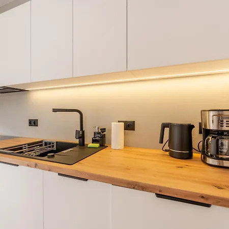 Sunset Vi, Nadmorska 98a *