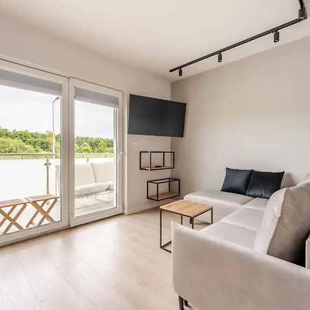 Sunset Vi, Nadmorska 98a