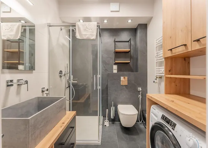 Sunset Vi, Nadmorska 98a