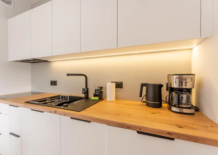 Sunset Vi, Nadmorska 98a *